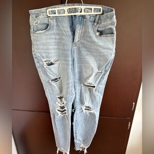 American Eagle EUC women’s distressed light wash stretch jeans size 18 highwaist